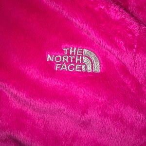 Bright pink North Face Osito jacket 💕